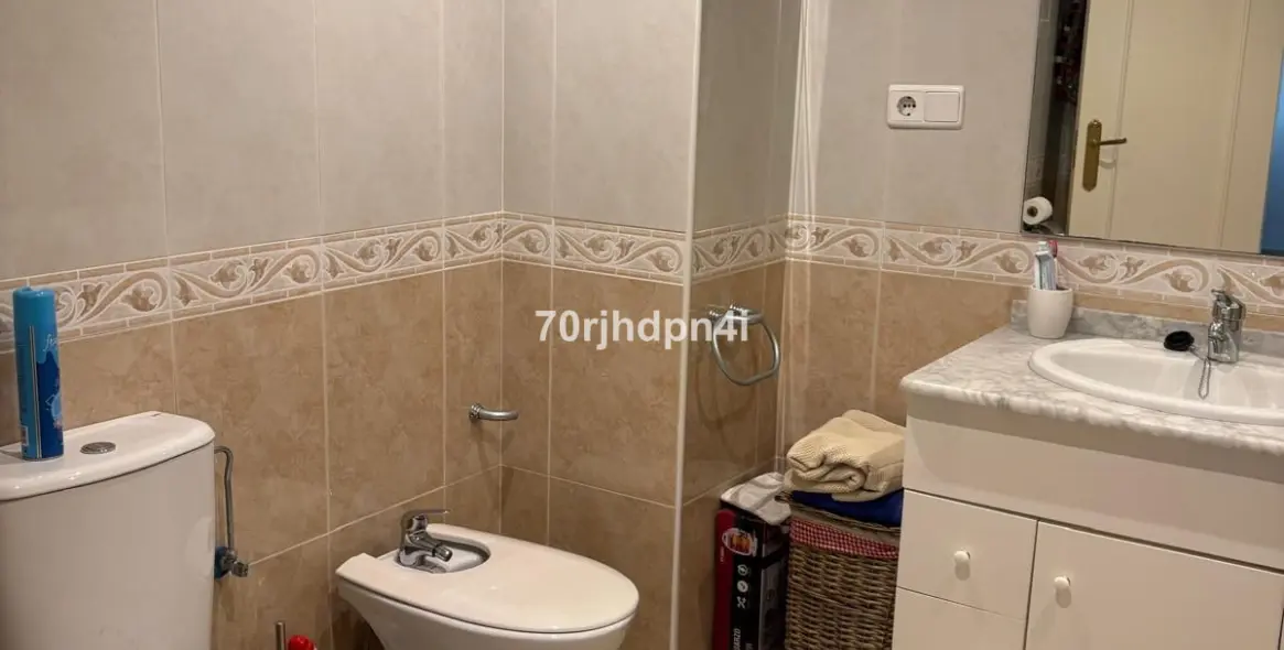 Sale of middle floor apartment in Málaga 12