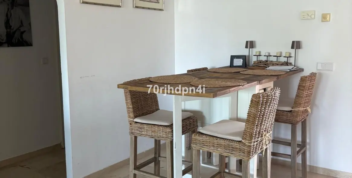 Sale of middle floor apartment in Málaga 13