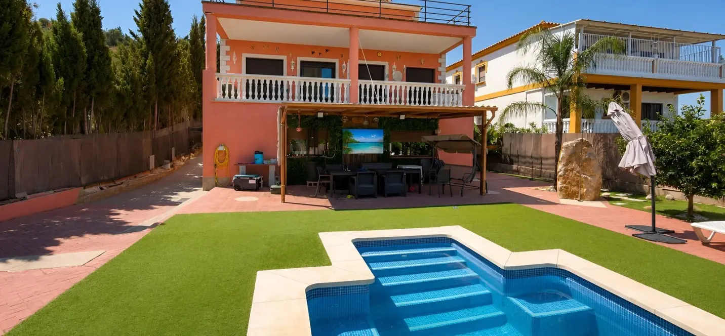 Sale of detached villa in Málaga 0