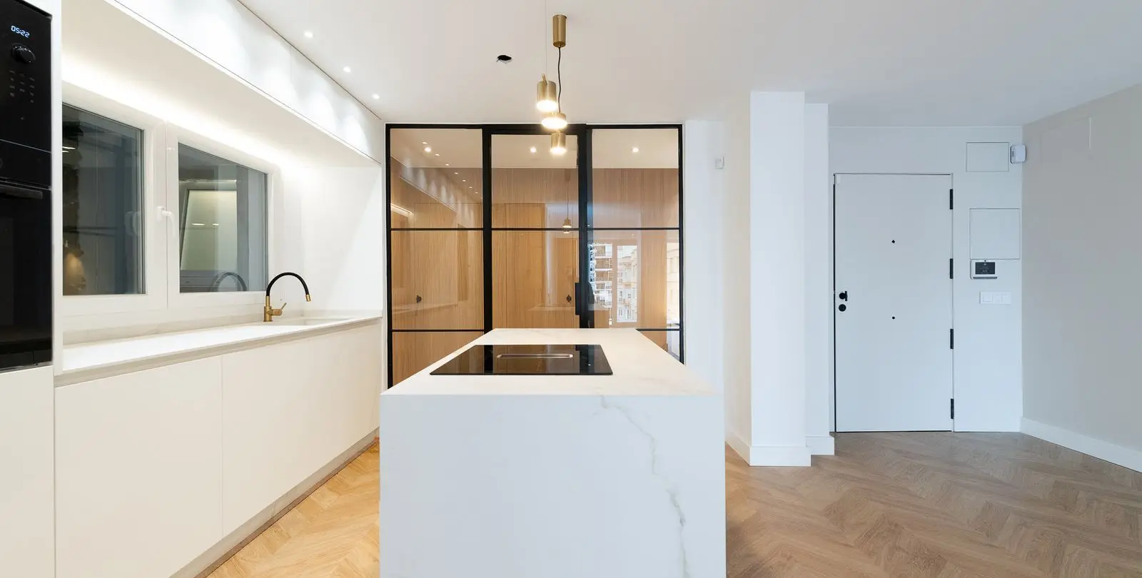 Venta de apartamento en planta media en Malagueta 9