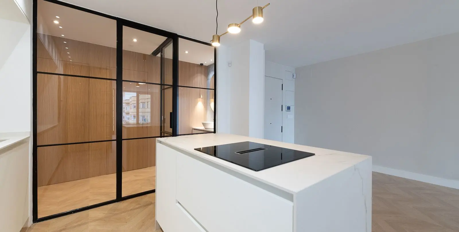 Venta de apartamento en planta media en Malagueta 10
