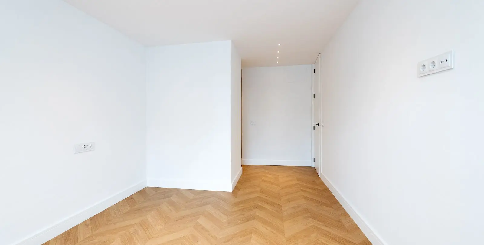 Venta de apartamento en planta media en Malagueta 12