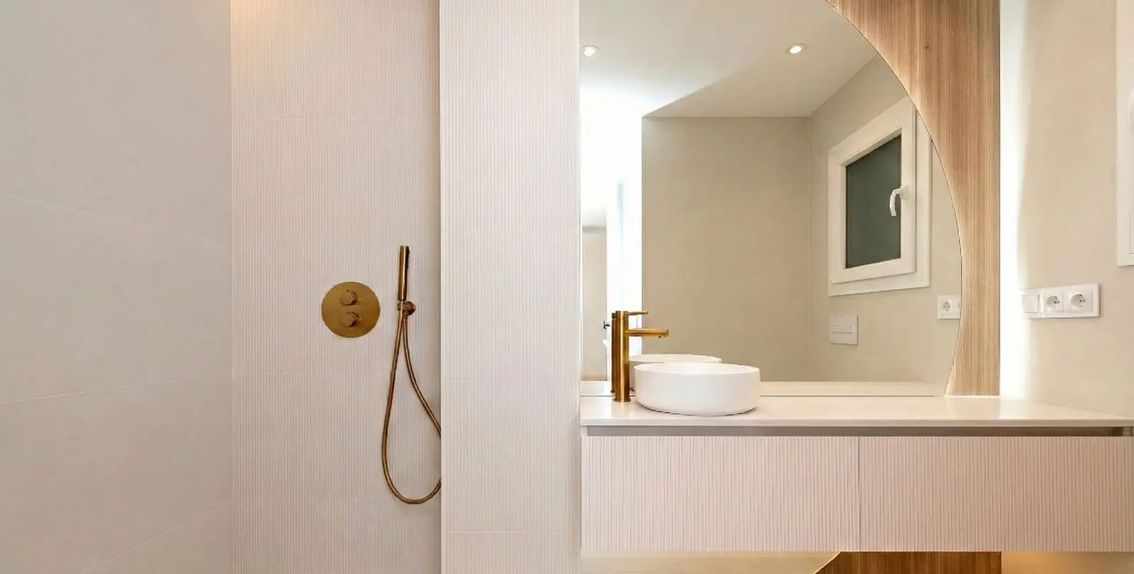 Venta de apartamento en planta media en Malagueta 16