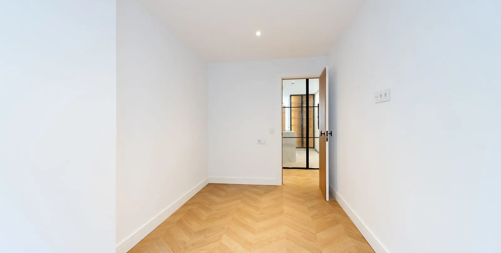 Venta de apartamento en planta media en Malagueta 22