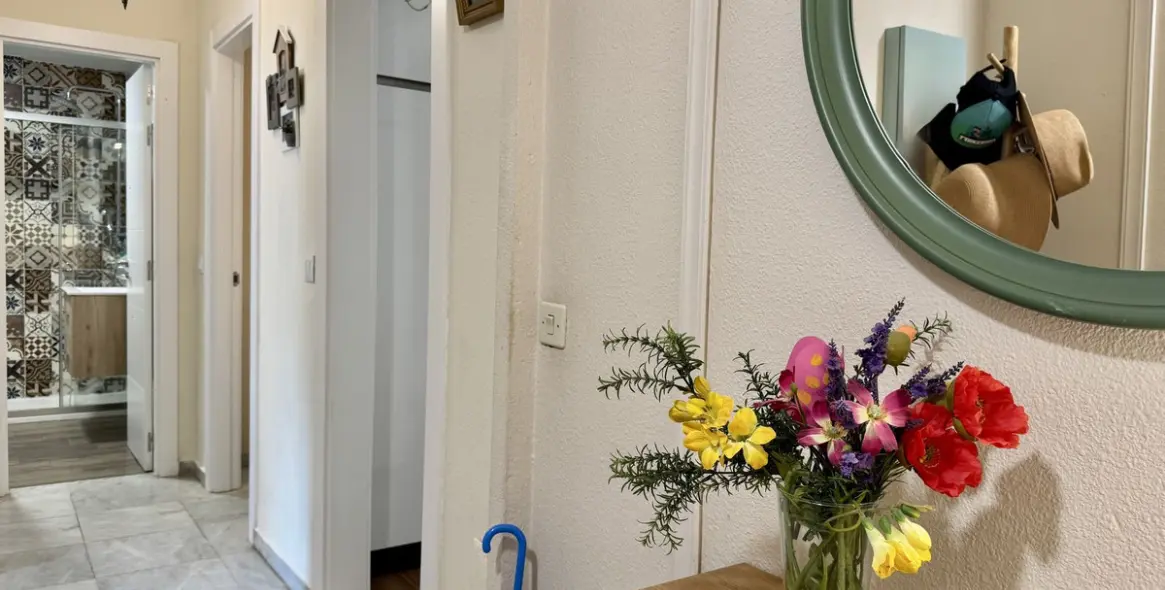 Venta de apartamento en planta media en Los Boliches 2