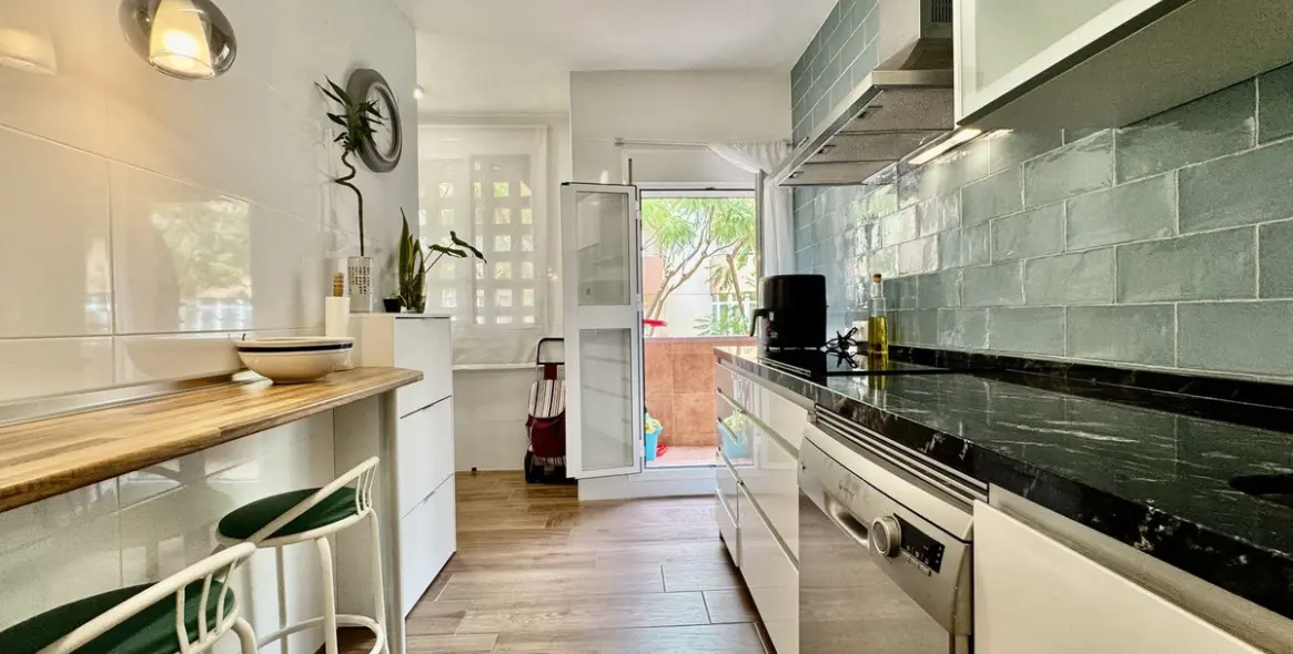 Venta de apartamento en planta media en Los Boliches 9
