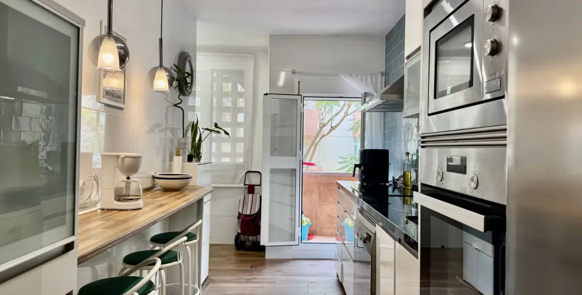 Venta de apartamento en planta media en Los Boliches 10