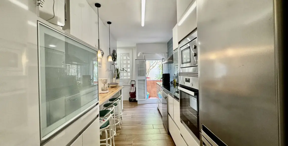 Venta de apartamento en planta media en Los Boliches 11
