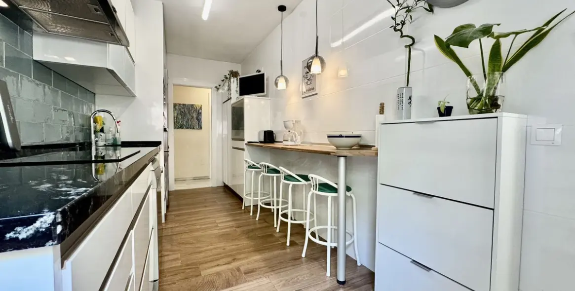 Venta de apartamento en planta media en Los Boliches 12