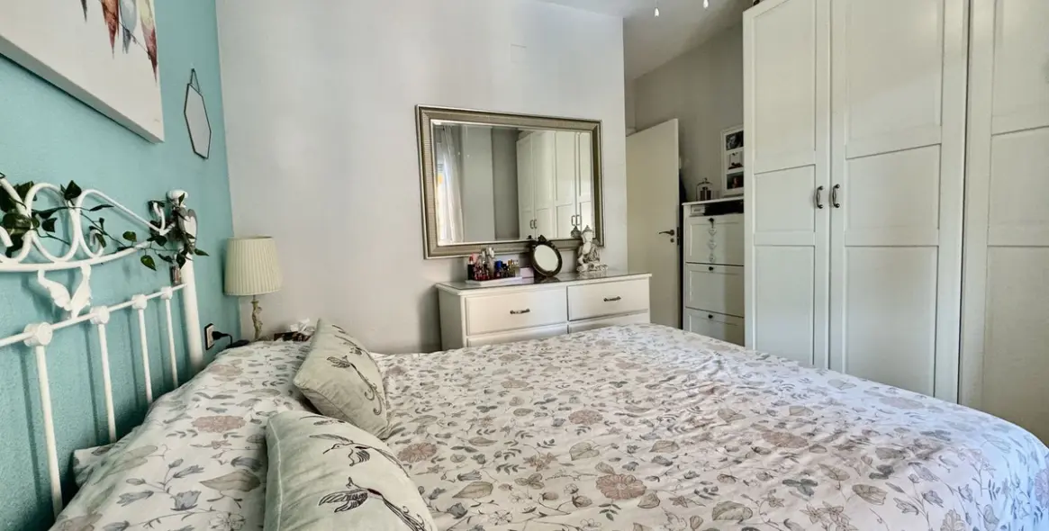 Venta de apartamento en planta media en Los Boliches 15