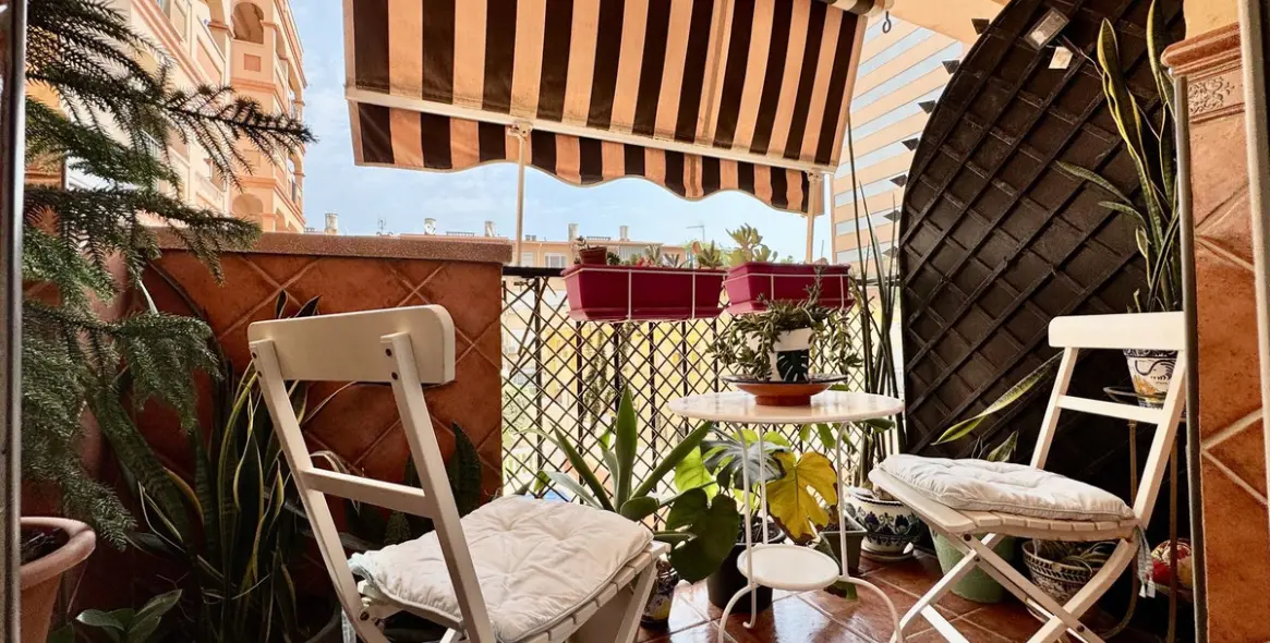 Venta de apartamento en planta media en Los Boliches 16
