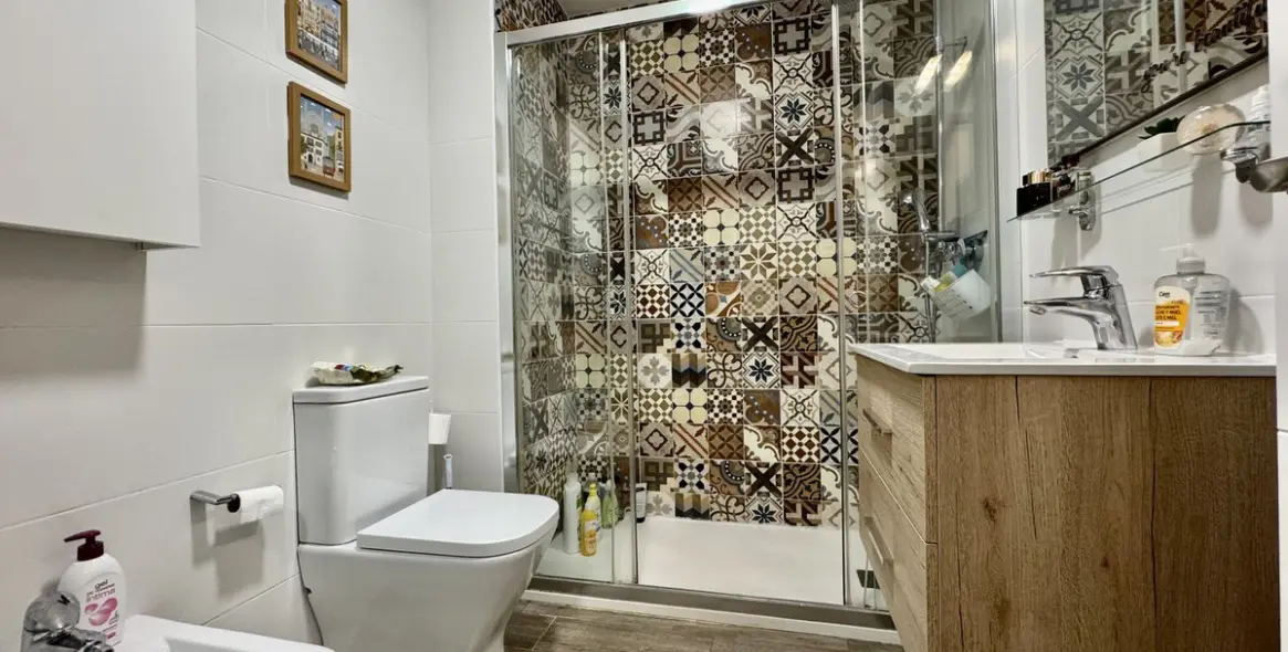 Venta de apartamento en planta media en Los Boliches 18