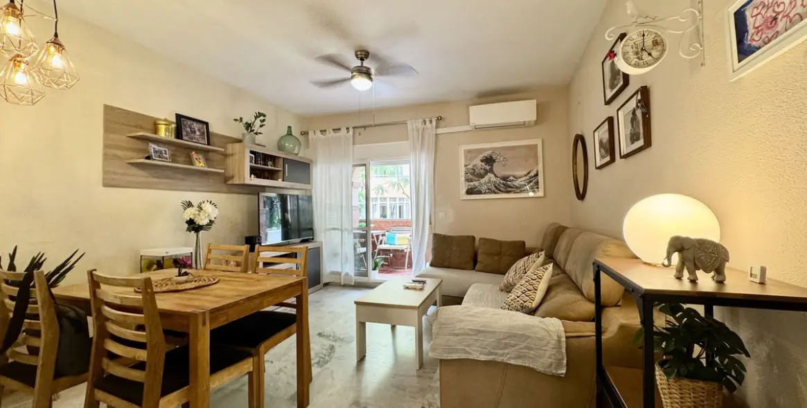 Venta de apartamento en planta media en Los Boliches 21