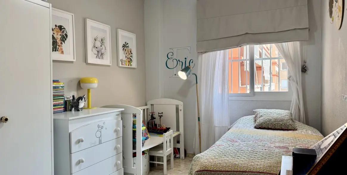 Venta de apartamento en planta media en Los Boliches 23