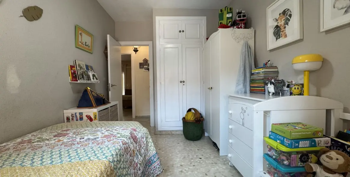 Venta de apartamento en planta media en Los Boliches 24