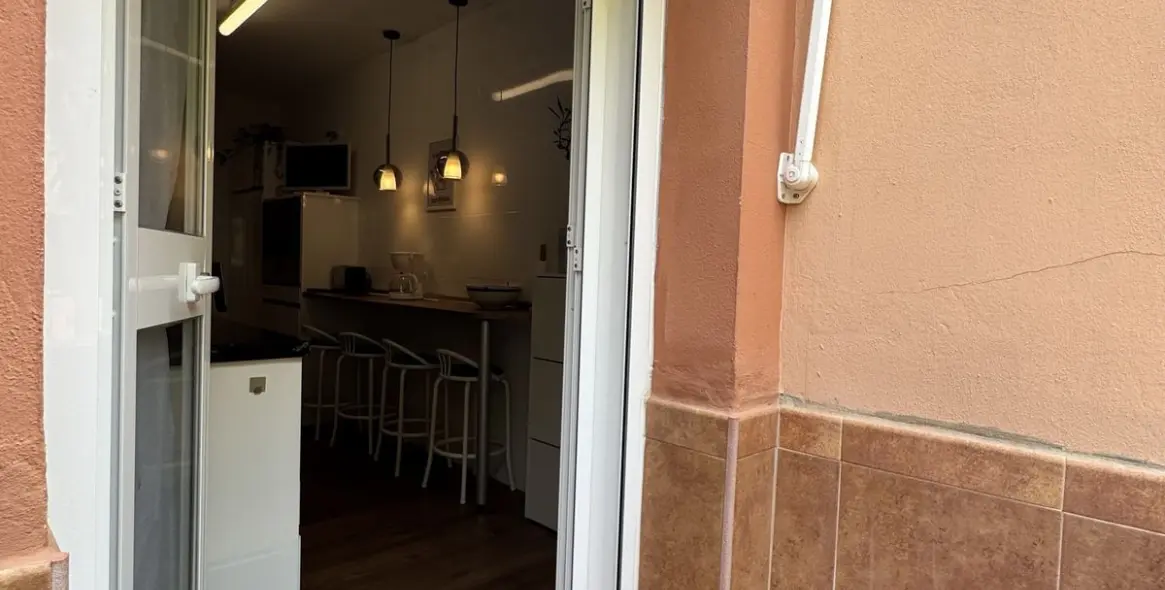 Venta de apartamento en planta media en Los Boliches 28