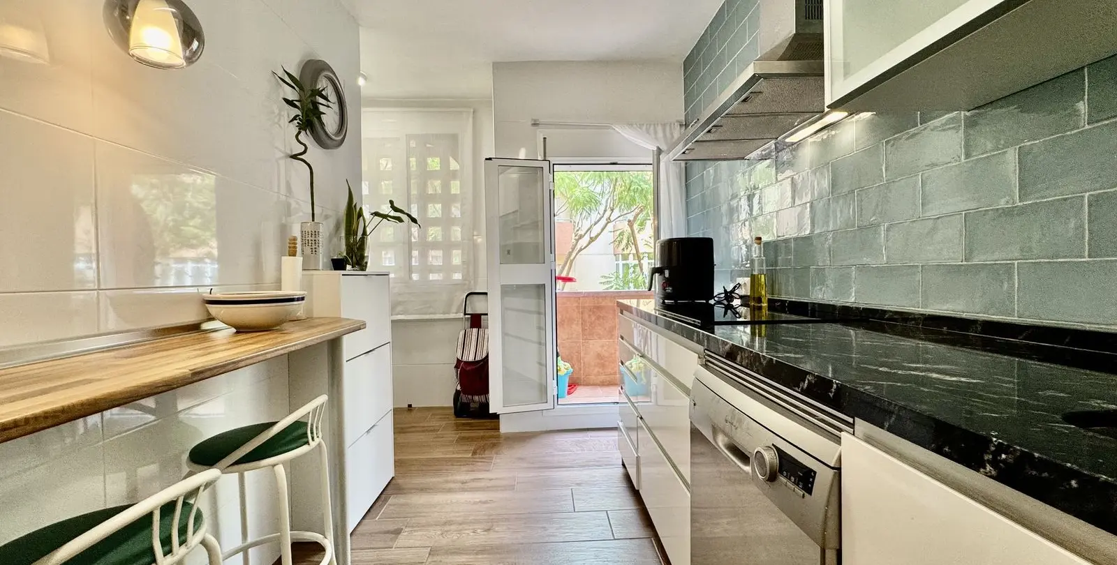Venta de apartamento en planta media en Los Boliches 9