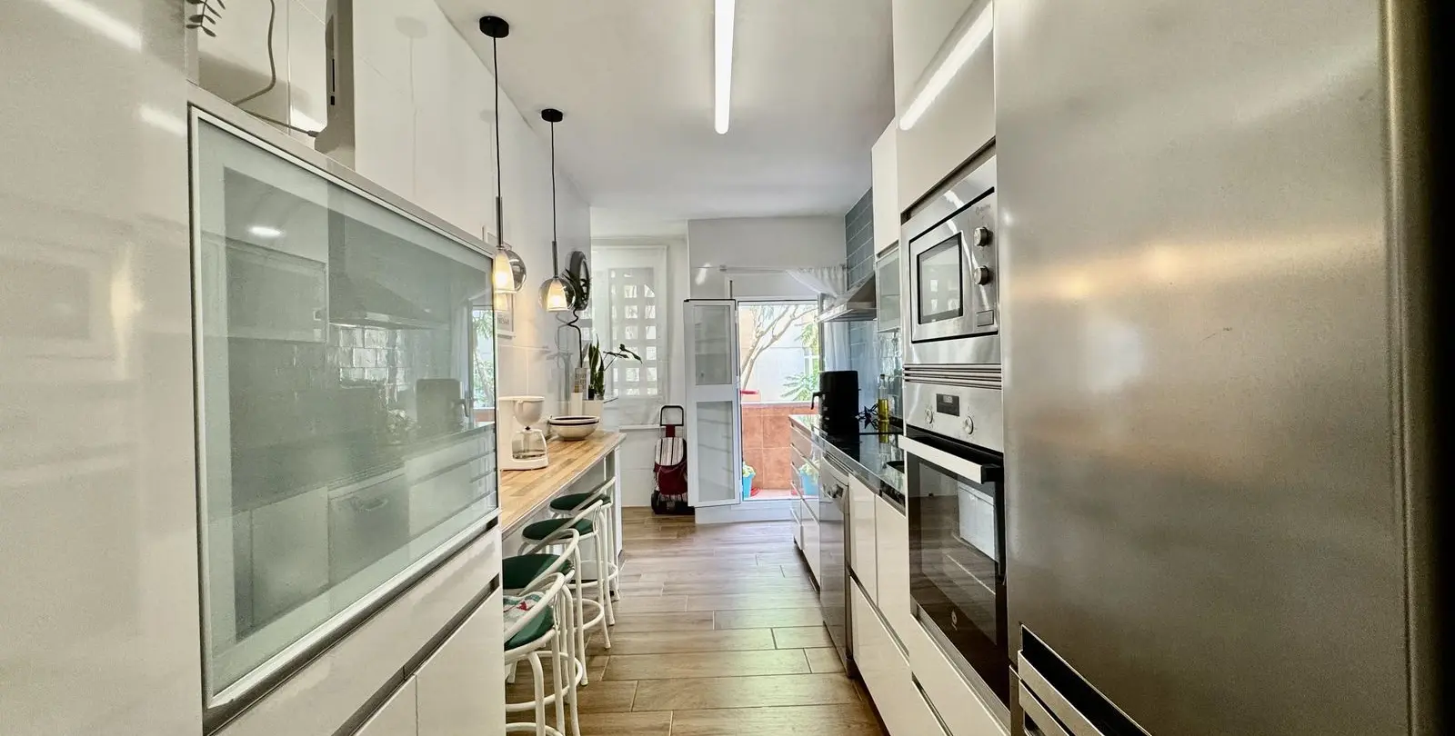 Venta de apartamento en planta media en Los Boliches 11