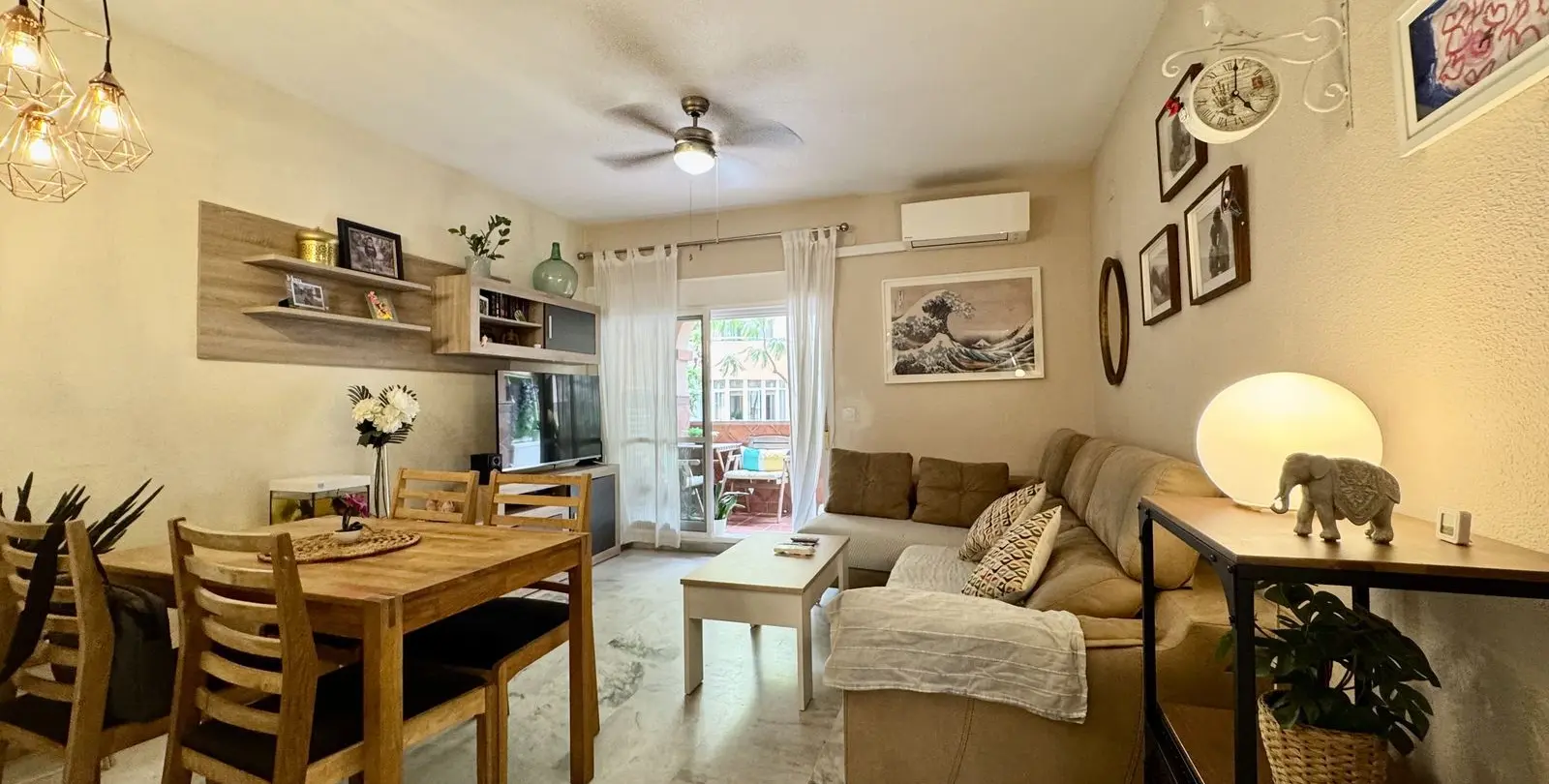Venta de apartamento en planta media en Los Boliches 21
