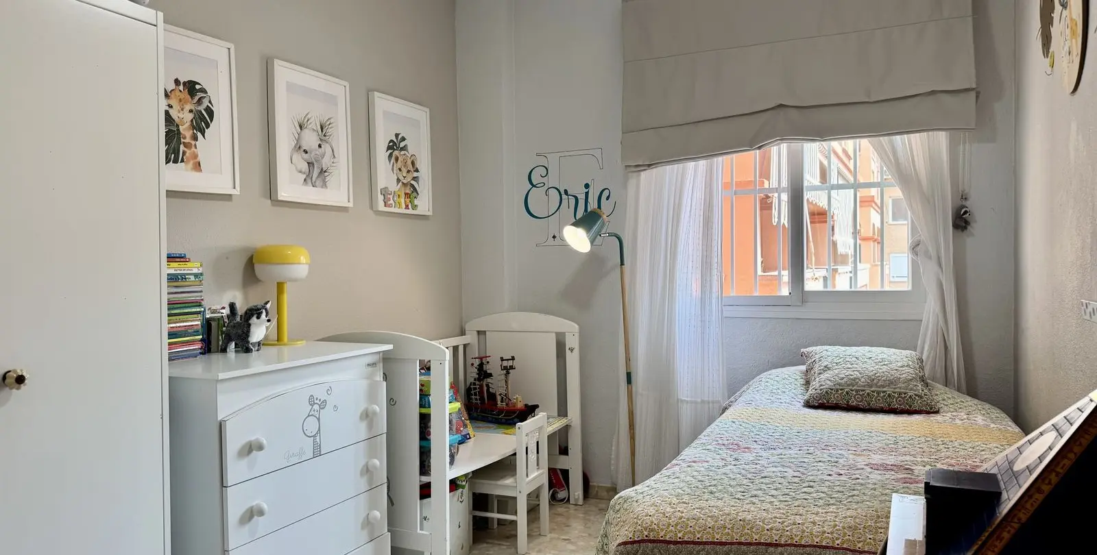 Venta de apartamento en planta media en Los Boliches 23