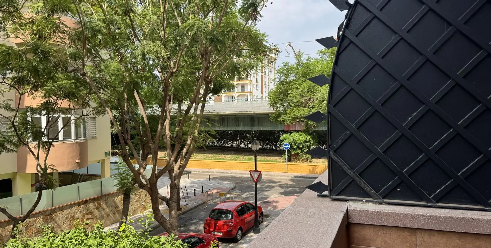 Venta de apartamento en planta media en Los Boliches 27