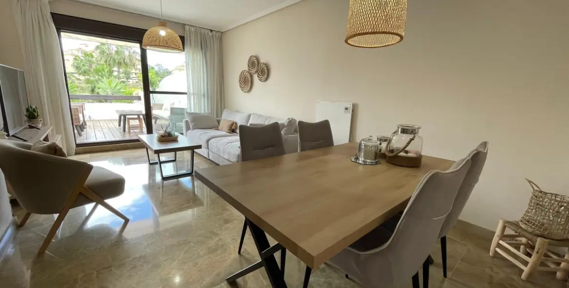 Продажа апартаментов на среднем этаже в Estepona 1