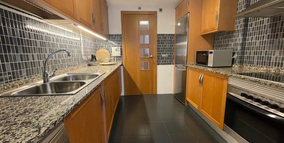 Продажа апартаментов на среднем этаже в Estepona 6