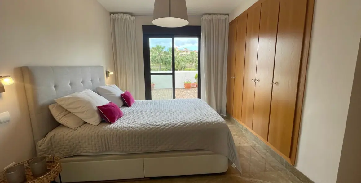Продажа апартаментов на среднем этаже в Estepona 10
