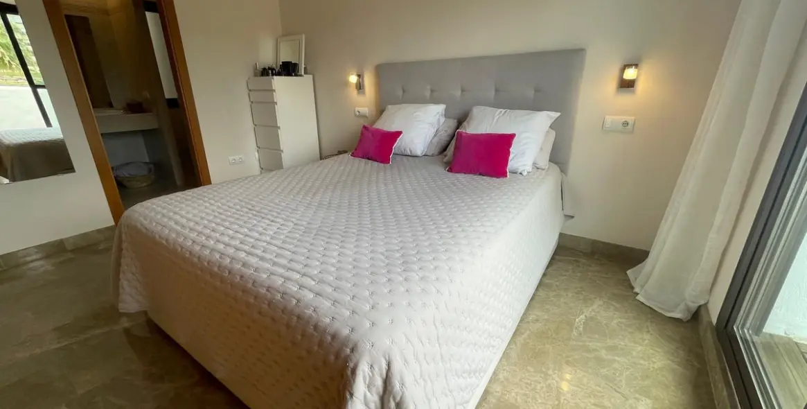 Продажа апартаментов на среднем этаже в Estepona 11