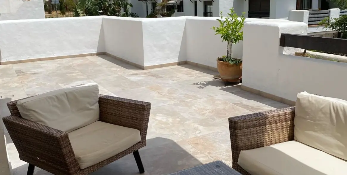 Продажа апартаментов на среднем этаже в Estepona 15