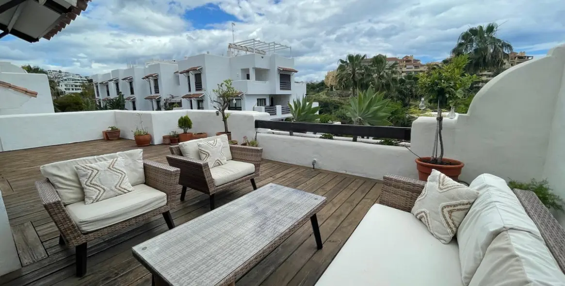 Продажа апартаментов на среднем этаже в Estepona 18