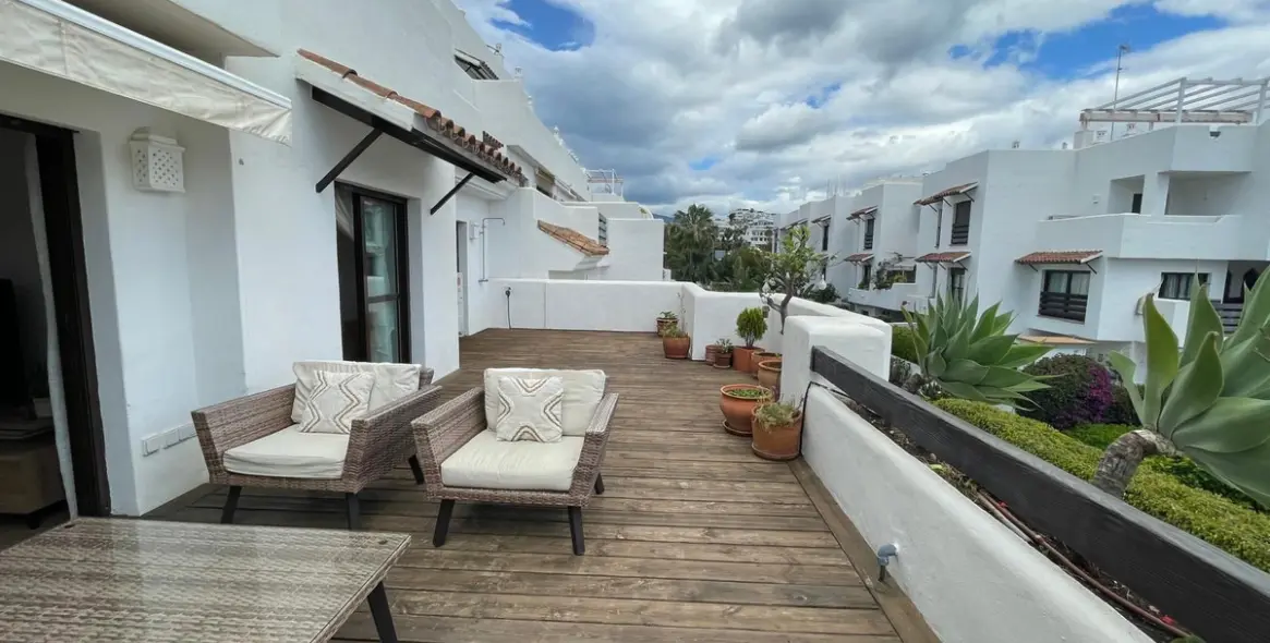 Продажа апартаментов на среднем этаже в Estepona 19