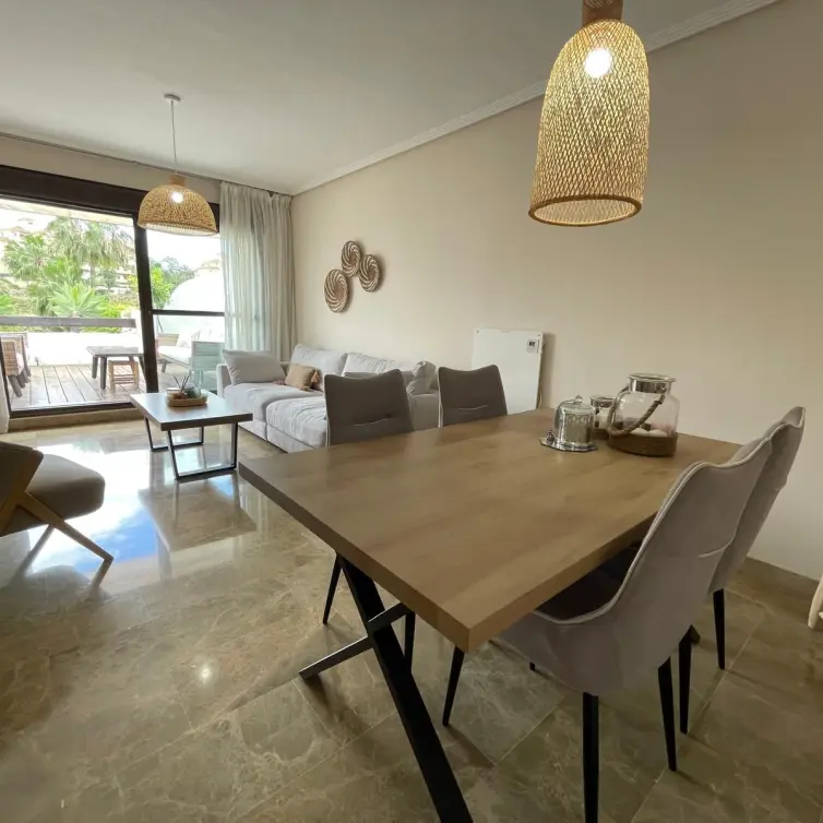 Продажа апартаментов на среднем этаже в Estepona