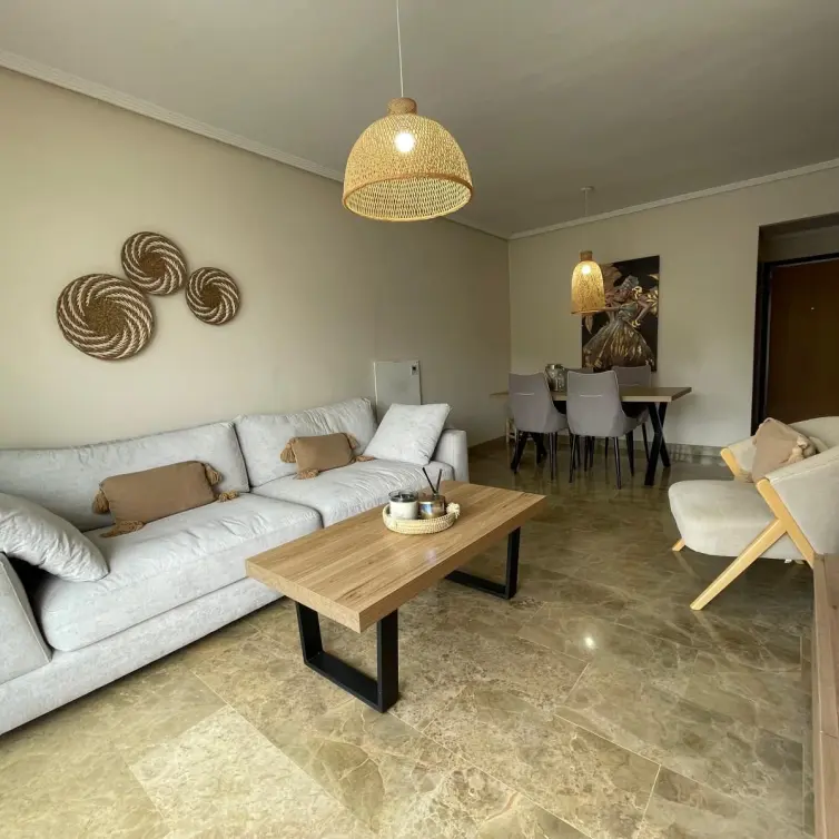 Продажа апартаментов на среднем этаже в Estepona