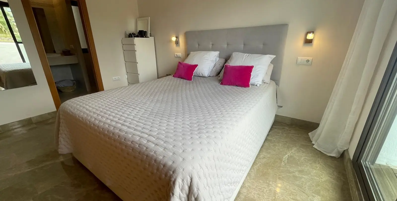 Продажа апартаментов на среднем этаже в Estepona 11
