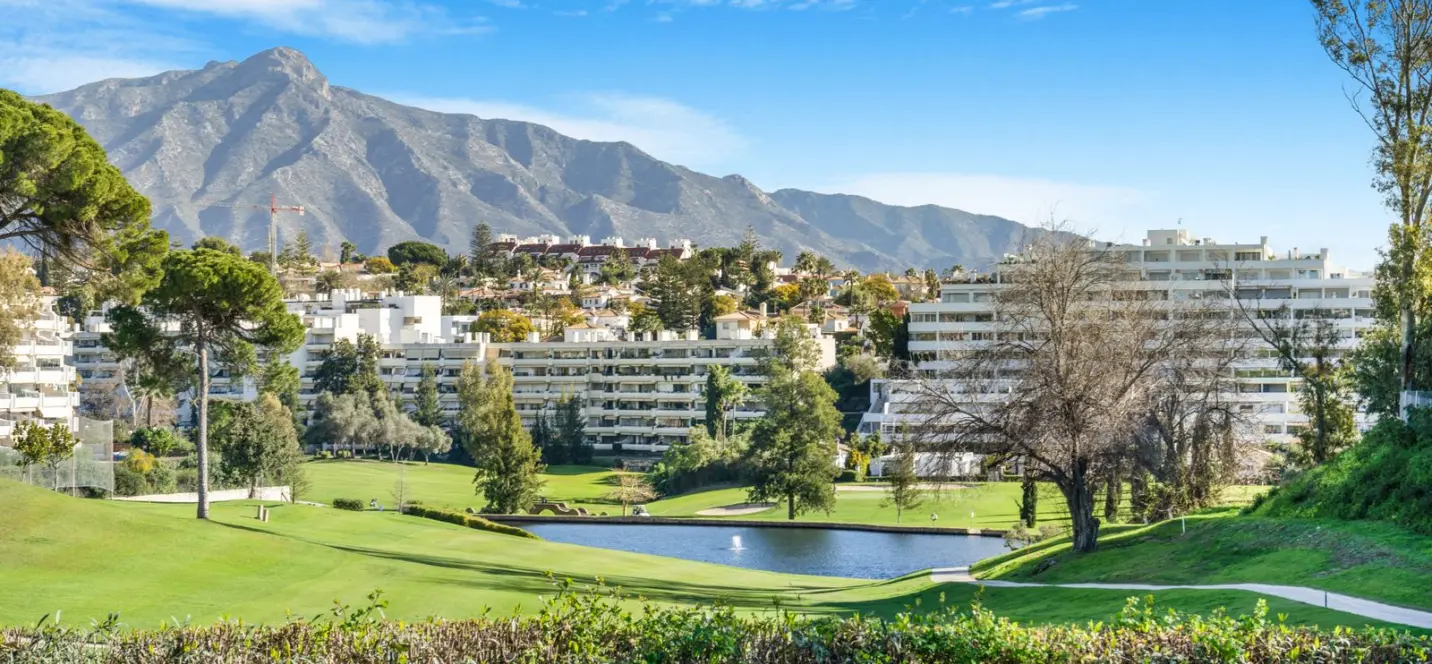 Продажа апартаментов на среднем этаже в San Pedro de Alcántara 0