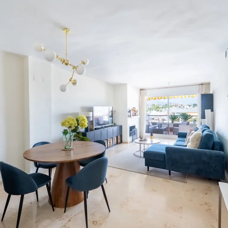 Продажа апартаментов на среднем этаже в San Pedro de Alcántara