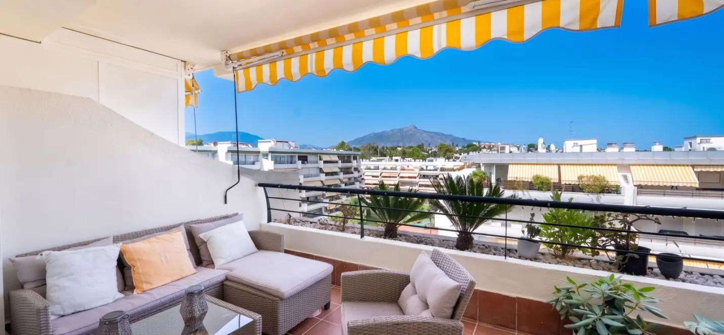 Продажа апартаментов на среднем этаже в San Pedro de Alcántara 2