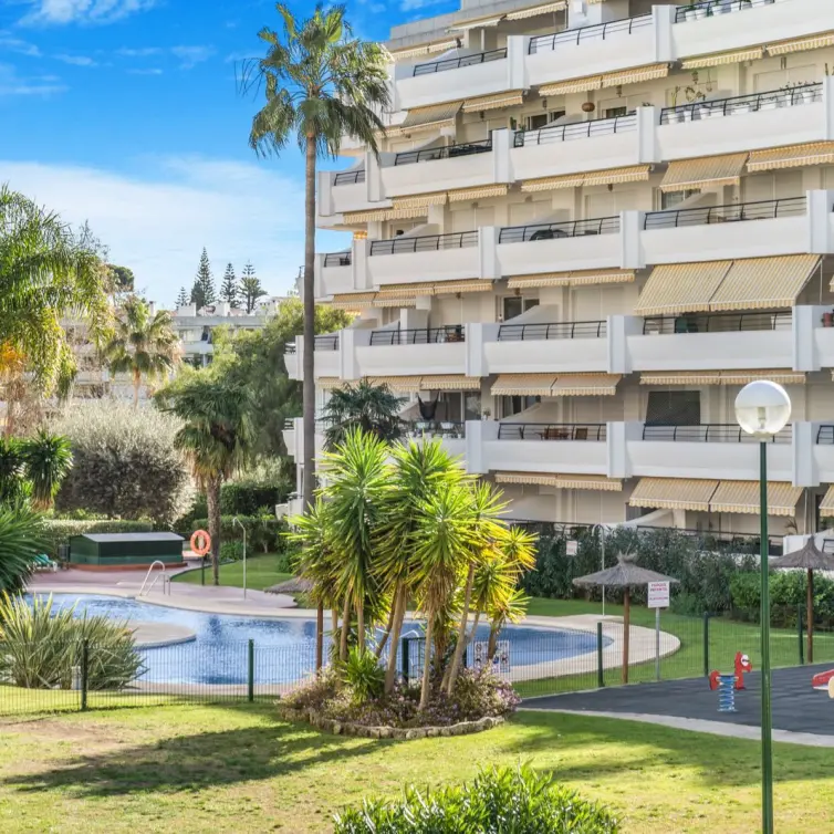 Продажа апартаментов на среднем этаже в San Pedro de Alcántara