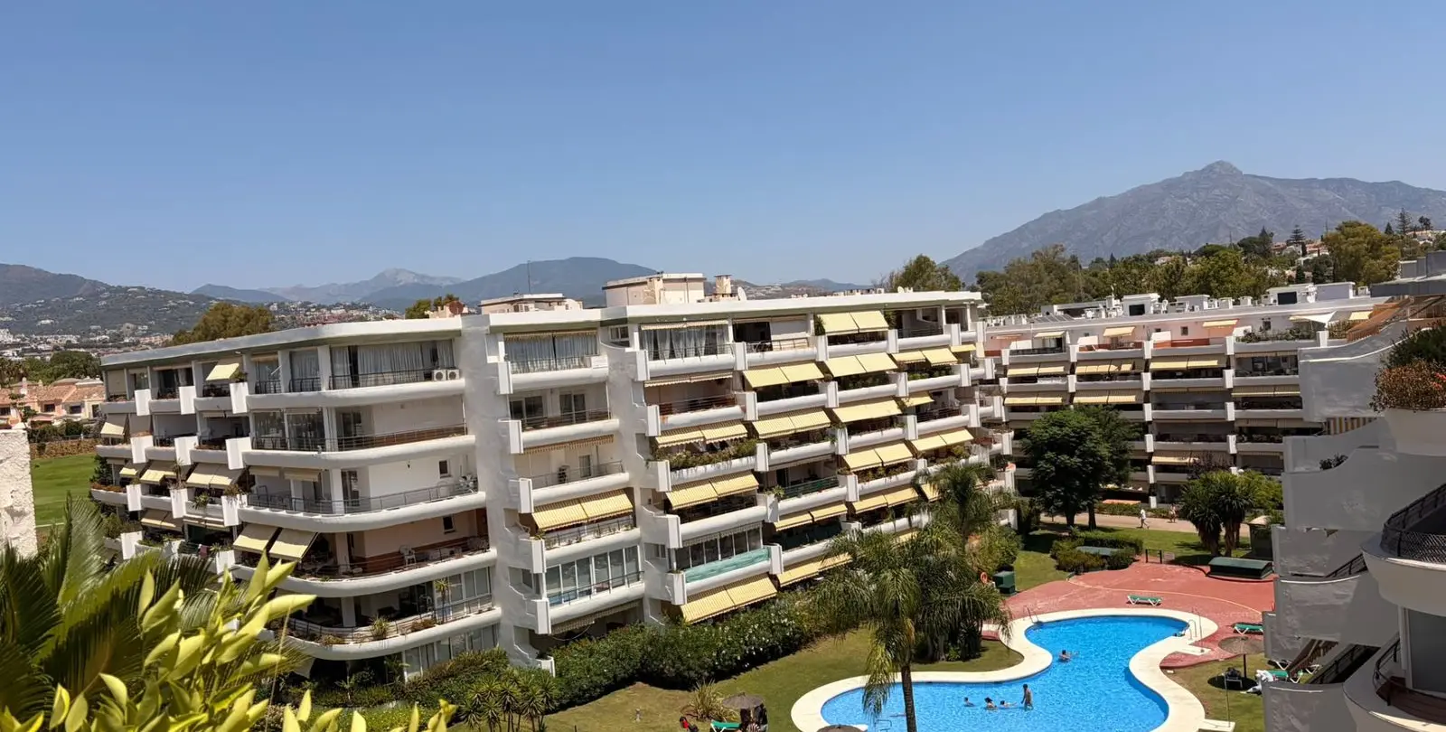 Продажа апартаментов на среднем этаже в San Pedro de Alcántara 19