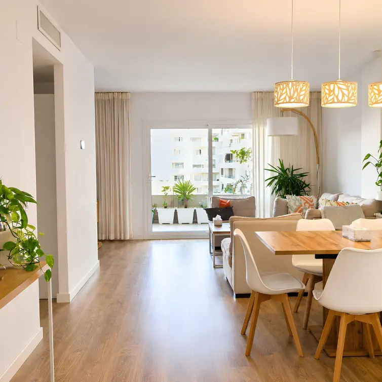 Venta de apartamento en planta media en La Campana
