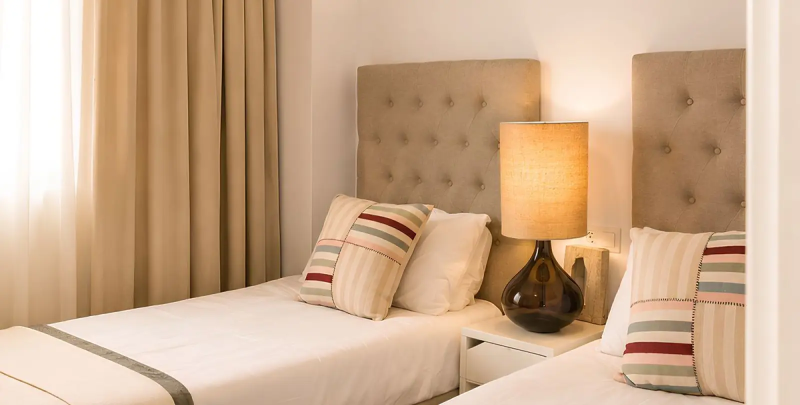 Venta de apartamento en planta media en La Campana 12