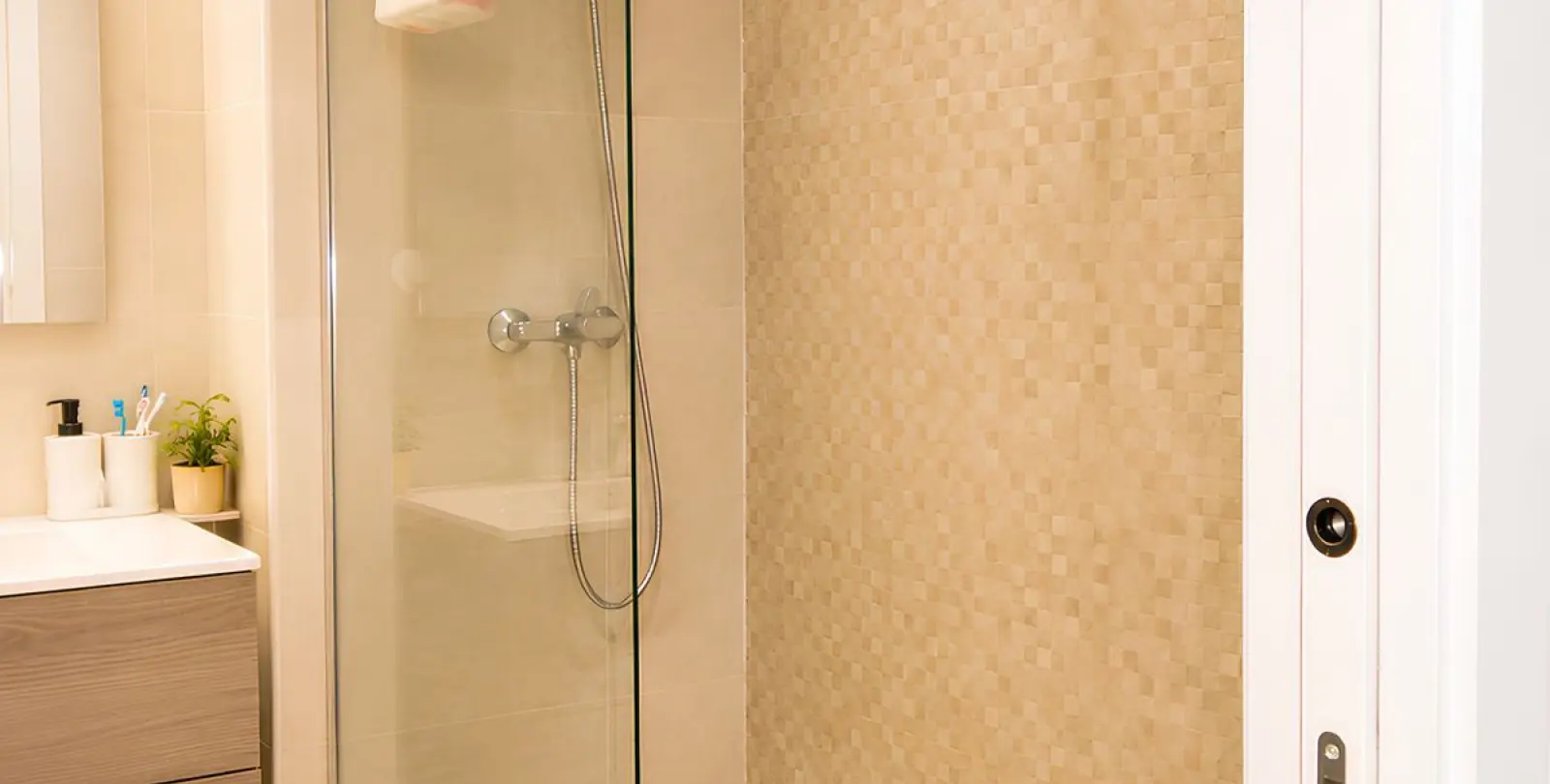 Venta de apartamento en planta media en La Campana 15
