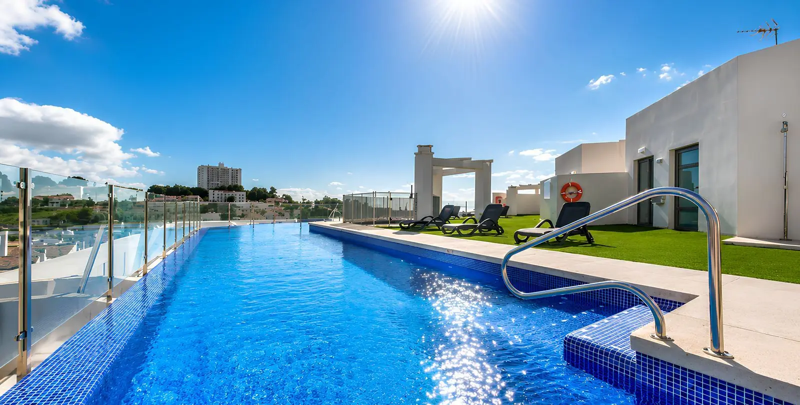 Venta de apartamento en planta media en La Campana 16