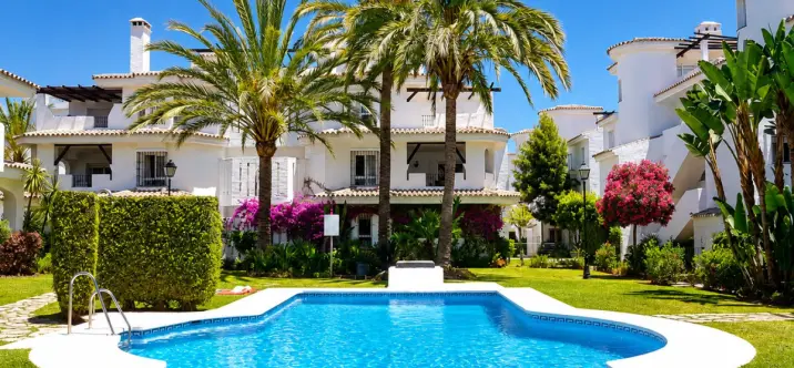 Продажа апартаментов на среднем этаже в Nueva Andalucía 0