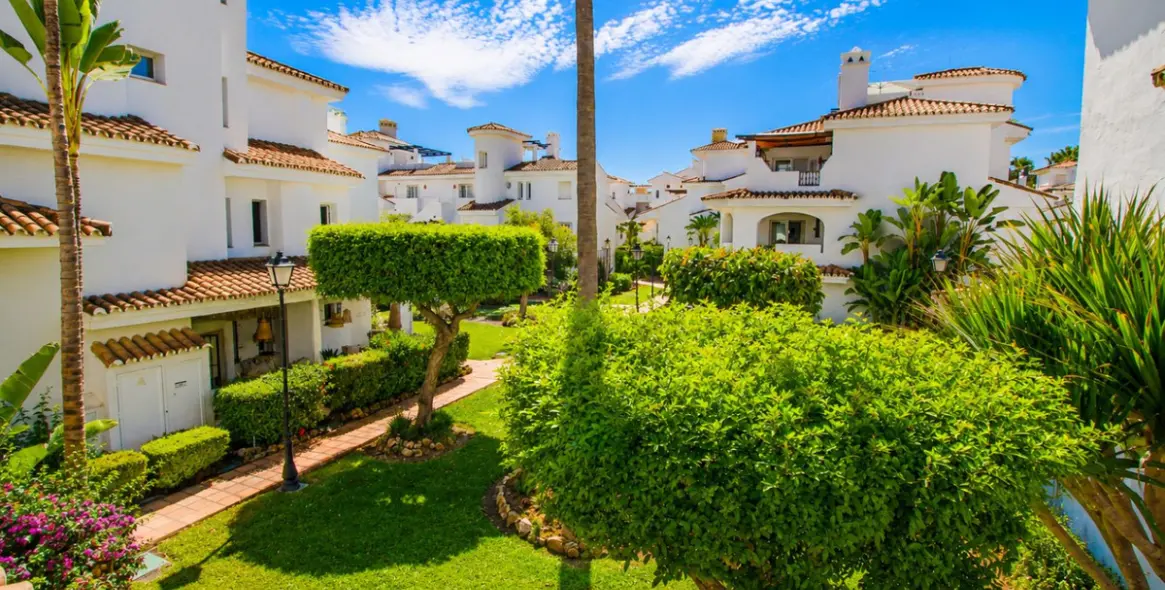 Продажа апартаментов на среднем этаже в Nueva Andalucía 12