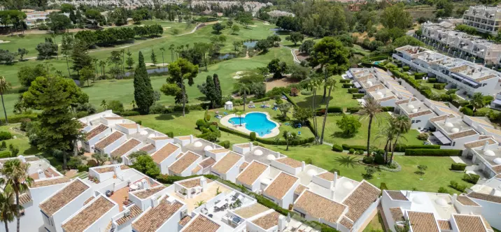Продажа двухуровневого пентхауса в Nueva Andalucía 0