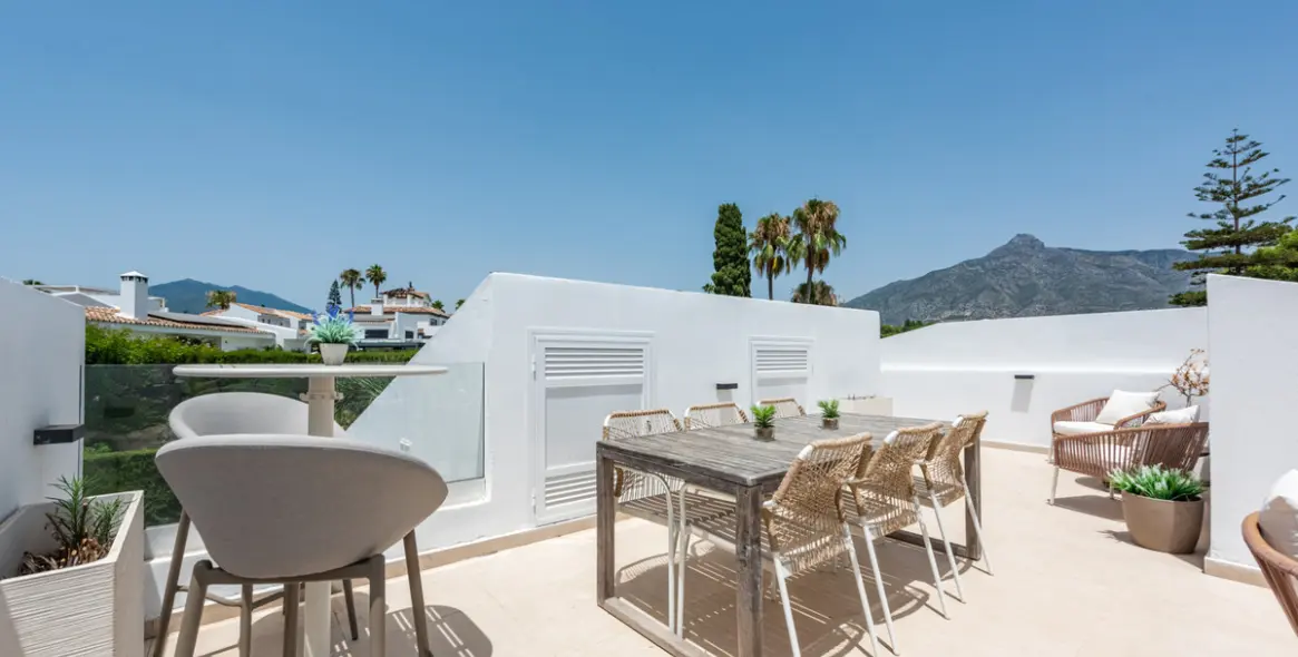 Продажа двухуровневого пентхауса в Nueva Andalucía 4
