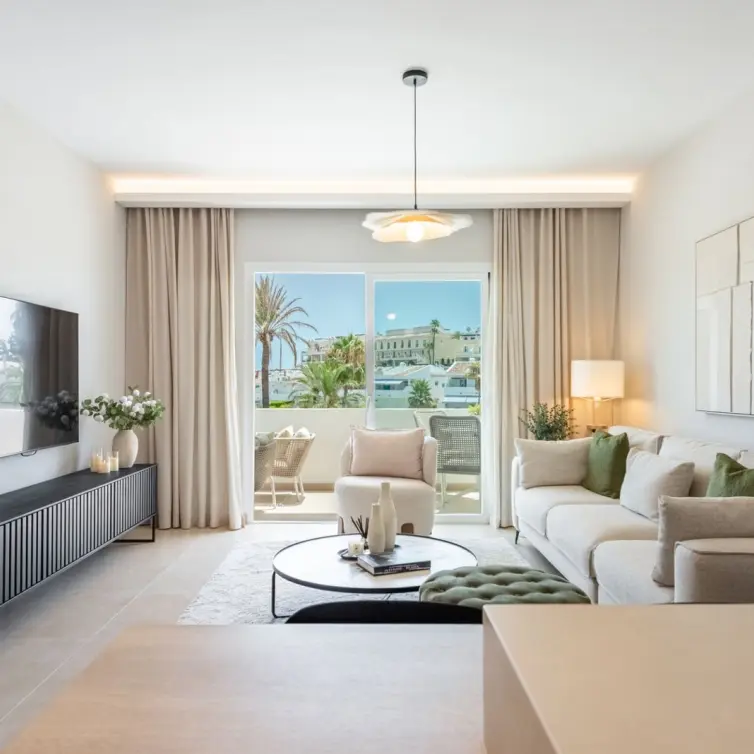 Sale of penthouse duplex in Nueva Andalucía