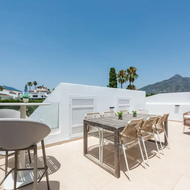 Sale of penthouse duplex in Nueva Andalucía